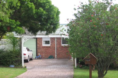 Photo of property in 8 Deane Avenue, Titirangi, Auckland, 0604