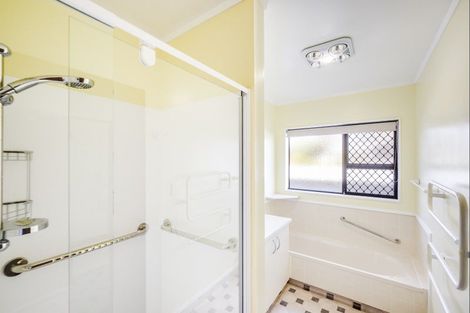 Photo of property in 2/52 Avondale Road, Taradale, Napier, 4112