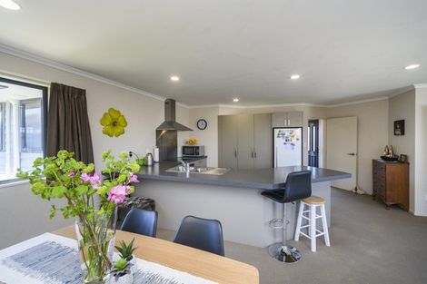 Photo of property in 76 Geneva Terrace, Kelvin Grove, Palmerston North, 4414