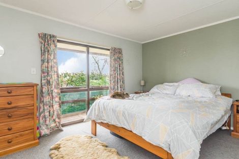 Photo of property in 28 Neil Avenue, Te Atatu Peninsula, Auckland, 0610