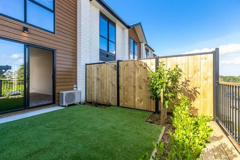 Photo of property in 5/172 Don Buck Road, Massey, Auckland, 0614