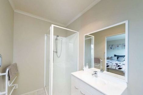 Photo of property in 27 James Nairn Grove, Riverstone Terraces, Upper Hutt, 5018