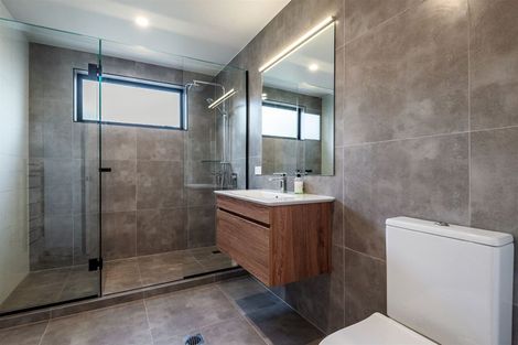 Photo of property in 14b Corrella Road, Belmont, Auckland, 0622