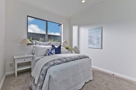 Photo of property in 10 Syd Grant Crescent, Orewa, 0931