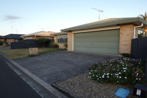 Photo of property in 3 Kimshee Way, Tuakau, 2121