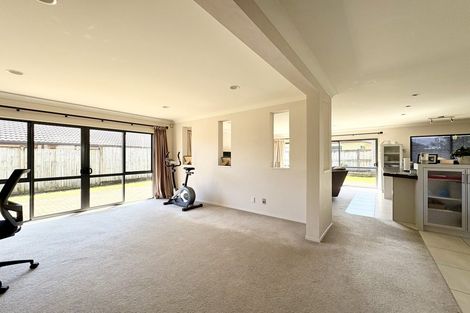 Photo of property in 6 Bellshill Close, Wattle Downs, Auckland, 2103