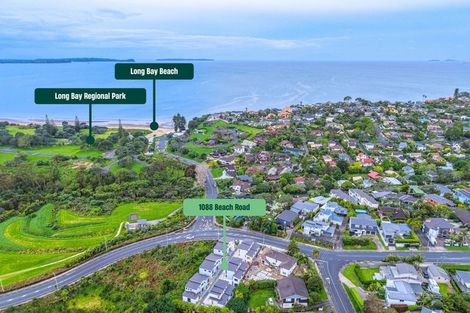 Photo of property in 3/1088 Beach Road, Torbay, Auckland, 0630