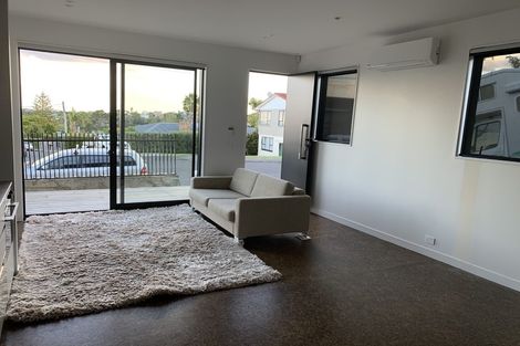 Photo of property in 14 City View Terrace, Birkenhead, Auckland, 0626
