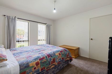 Photo of property in 2 Warwick Avenue, St Andrews, Hamilton, 3200