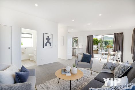 Photo of property in 4b Sunhaven Drive, Newlands, Wellington, 6037