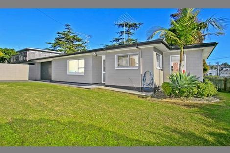 Photo of property in 2/1 Raeben Avenue, Hillcrest, Auckland, 0627