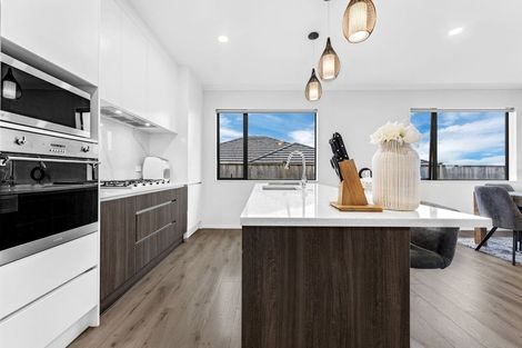 Photo of property in 16 Skiffington Road, Pokeno, 2402