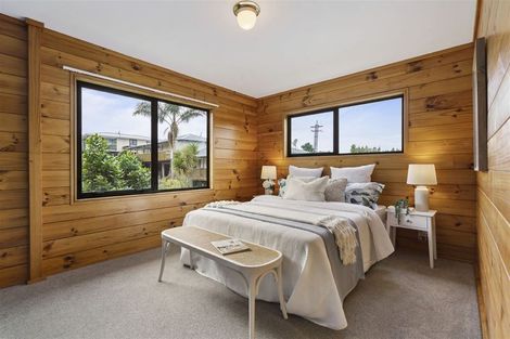 Photo of property in 2/11 Sunhaven Avenue, Glenfield, Auckland, 0629