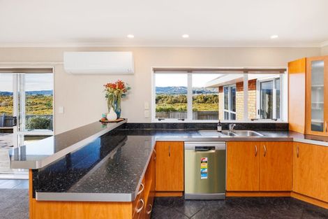 Photo of property in 20 Johnstone Drive, Fitzherbert, Palmerston North, 4410