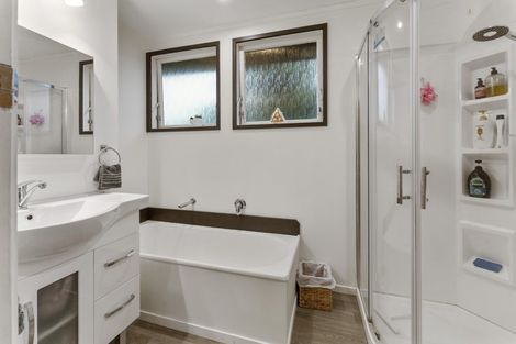 Photo of property in 11 Panako Place, Awapuni, Palmerston North, 4412