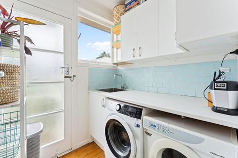 Photo of property in 1/48 Woodside Avenue, Northcote, Auckland, 0627