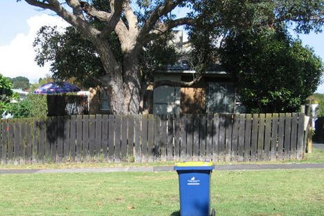 Photo of property in 3/18 Seabrook Avenue, New Lynn, Auckland, 0600