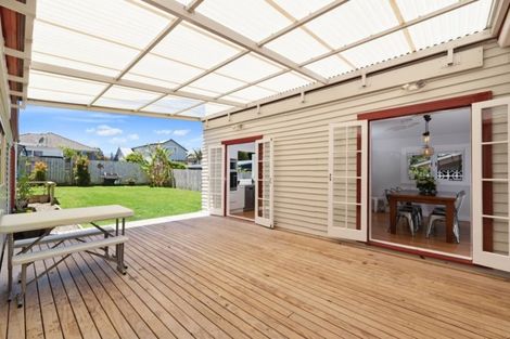 Photo of property in 8 Creamer Avenue, Belmont, Auckland, 0622
