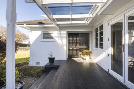 Photo of property in 18 Ake Ake Avenue, Hokowhitu, Palmerston North, 4410