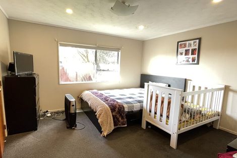 Photo of property in 21 Sunnyside Road, Sunnyvale, Auckland, 0612
