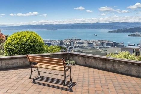 Photo of property in 5 Mataroa Avenue, Northland, Wellington, 6012