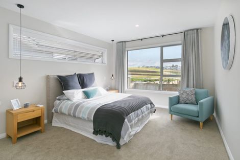 Photo of property in 18 Craigs Way, Hobsonville, Auckland, 0616