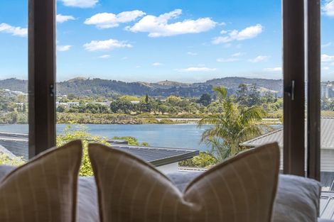 Photo of property in 28 Pohutukawa Avenue, Red Beach, 0932