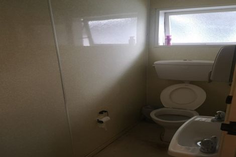 Photo of property in 1 Hill Crescent, Papakura, 2110