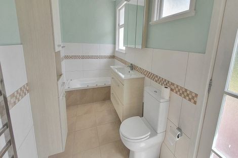 Photo of property in 35 Hartley Terrace, Massey, Auckland, 0614