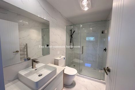 Photo of property in 15c Blenheim Street, Glenfield, Auckland, 0629