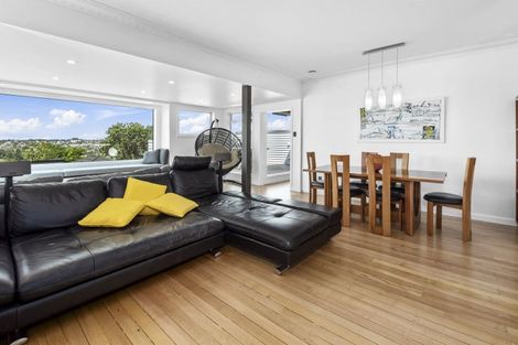 Photo of property in 2/11 Ridge Road, Waiake, Auckland, 0630