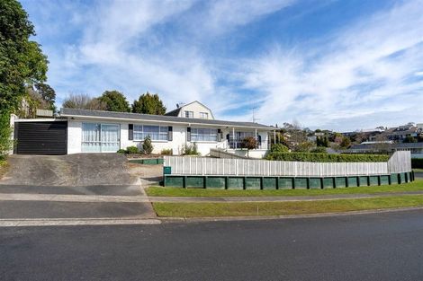 Photo of property in 2 Lachlan Drive, Dinsdale, Hamilton, 3204