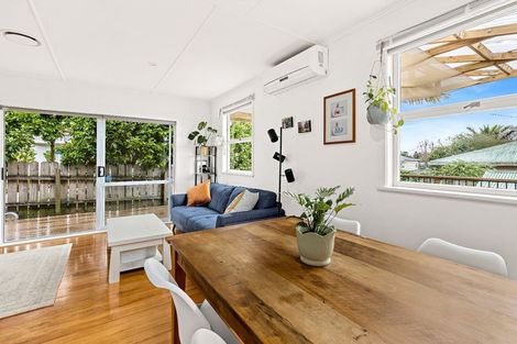 Photo of property in 33 Meilland Place, Glen Eden, Auckland, 0602
