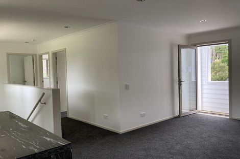 Photo of property in 4 Miles Crescent, Newlands, Wellington, 6037