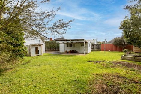 Photo of property in 73 Gloria Avenue, Te Atatu Peninsula, Auckland, 0610