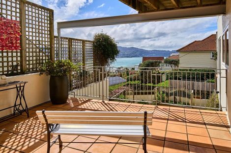 Photo of property in 76 The Crescent, Roseneath, Wellington, 6011