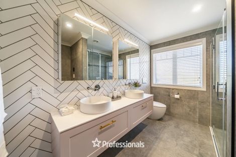 Photo of property in 14 Ronald Scott Grove, Riverstone Terraces, Upper Hutt, 5018