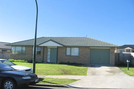 Photo of property in 8 Loughinisland Place, Weymouth, Auckland, 2103