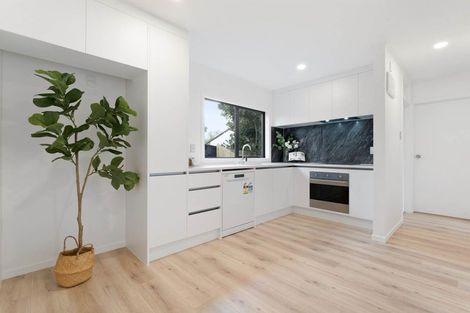 Photo of property in 2/612 Beach Road, Browns Bay, Auckland, 0630