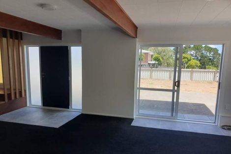 Photo of property in 57 Gloria Avenue, Te Atatu Peninsula, Auckland, 0610