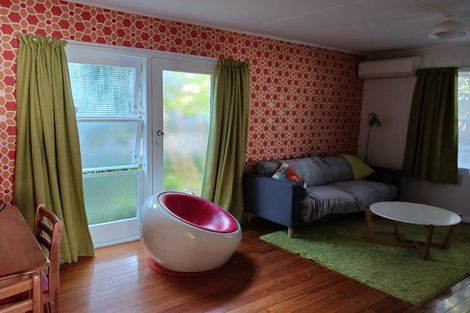 Photo of property in 15f1 Apu Crescent, Lyall Bay, Wellington, 6022