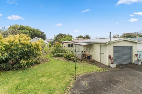 Photo of property in 7 Muir Avenue, Mangere Bridge, Auckland, 2022