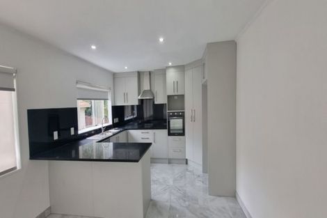 Photo of property in 2/42 De Havilland Drive, Goodwood Heights, Auckland, 2105