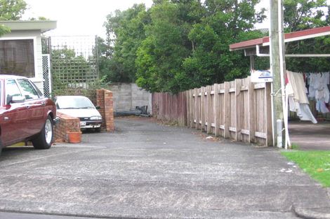 Photo of property in 3 Hillary Heights Avenue, Glendene, Auckland, 0602