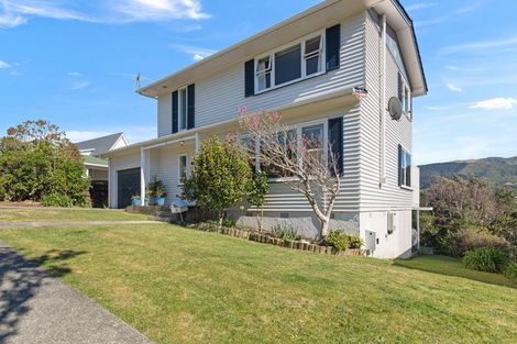Photo of property in 12 Lupin Terrace, Tawa, Wellington, 5028