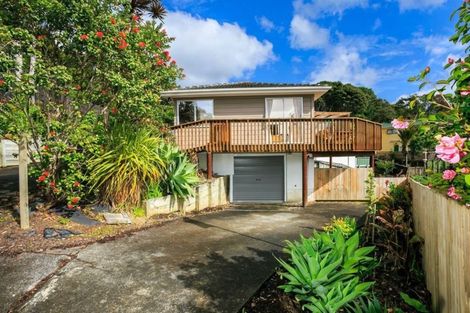 Photo of property in 2/12 Wanita Place, Totara Vale, Auckland, 0629