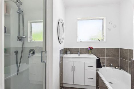 Photo of property in 29b Kanawa Street, Waikanae, 5036