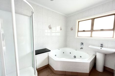 Photo of property in 15 Lake Road, Northcote, Auckland, 0627