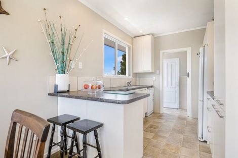 Photo of property in 31 Covil Avenue, Te Atatu South, Auckland, 0610