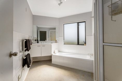 Photo of property in 21 Joseph Banks Drive, Whitby, Porirua, 5024